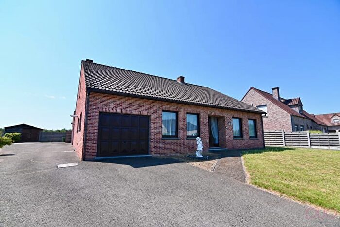 15-kamerhuis te koop in Nieuwerkerken (3850)