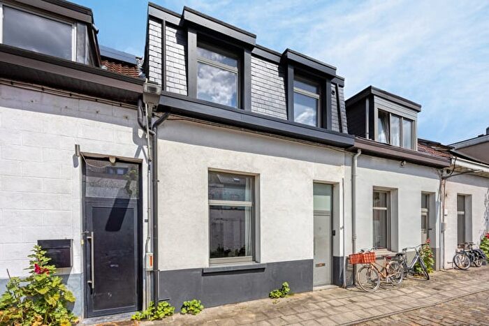 8-kamerhuis te koop in Berchem (2600)