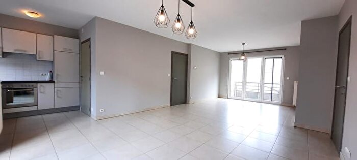 9-kamerappartement te huur in Court-Saint-Etienne