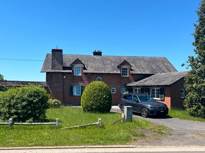 10-kamerhuis te koop in Chiny (Izel)