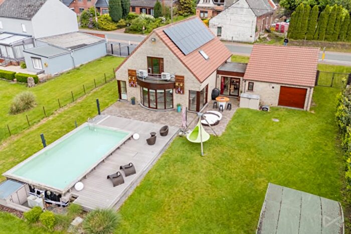 14-kamerhuis te koop in Sars-la-bruyère
