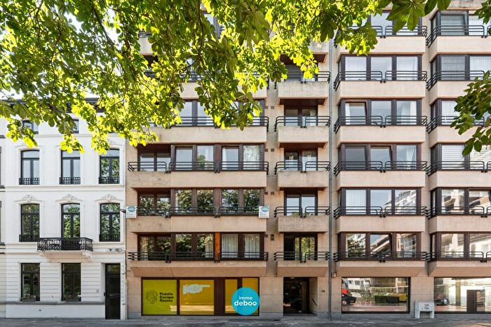 11-kamerappartement te koop in Oostende