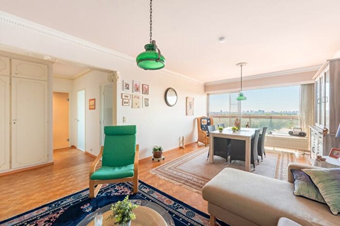 8-kamerappartement te koop in Merksem