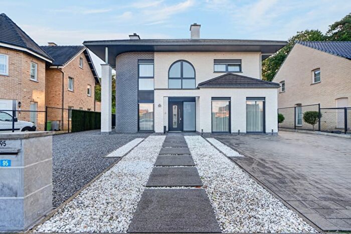16-kamerhuis te koop in Maasmechelen