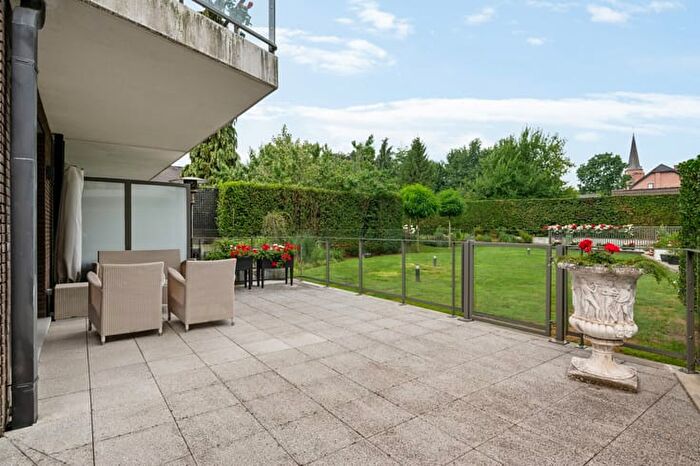 11-kamerappartement te koop in 's Gravenwezel