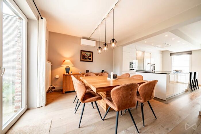 14-kamerhuis te koop in Mont-sur-marchienne