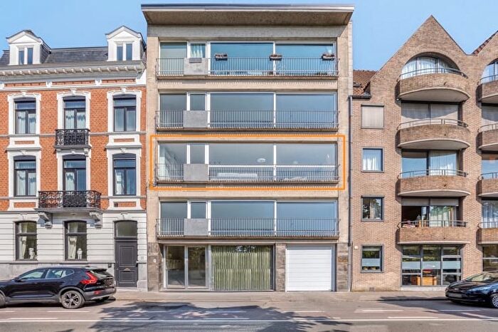 12-kamerappartement te koop in Brugge