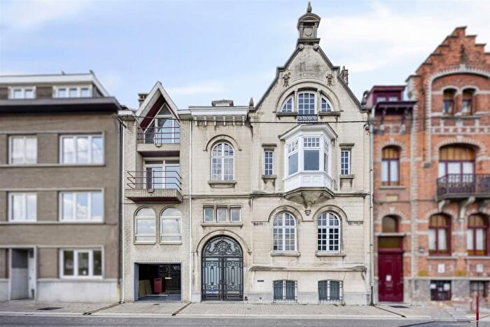 10-kamerhuis te koop in HALLE
