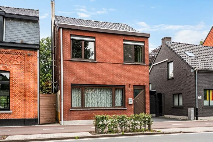 12-kamerhuis te koop in Kapellen (2950)
