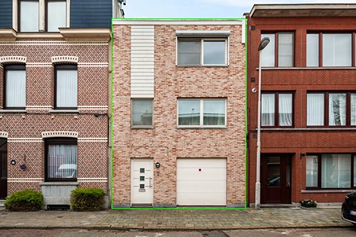 13-kamerhuis te koop in Deurne (2100)