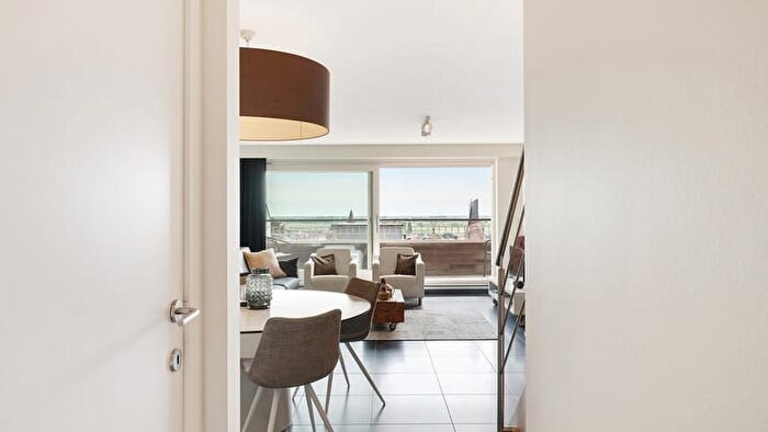 11-kamerappartement te koop in Duinbergen