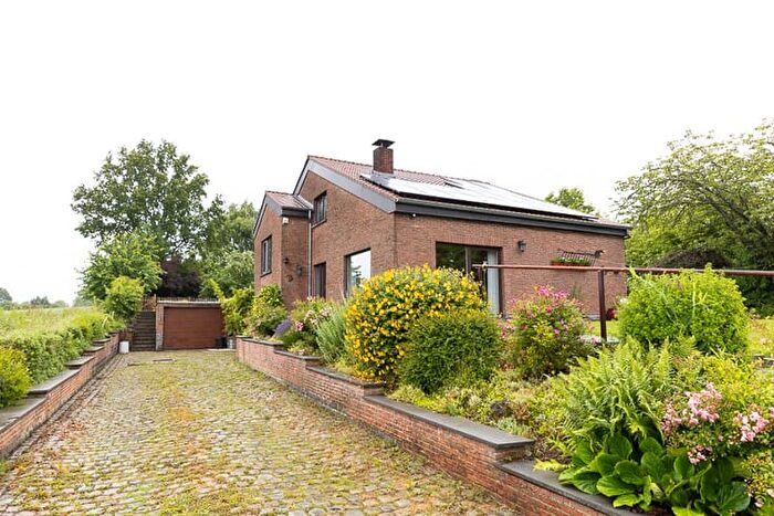 12-kamerhuis te koop in Quenast