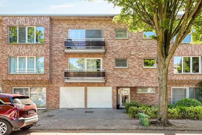 11-kamerappartement te koop in Mortsel