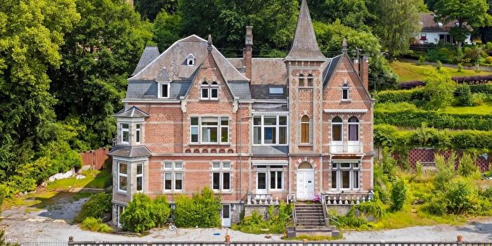 18-kamerhuis te koop in Yvoir