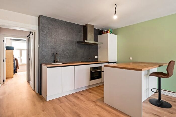 8-kamerappartement te koop in Merksem
