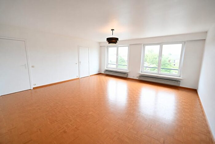 9-kamerappartement te huur in Sint-Kruis