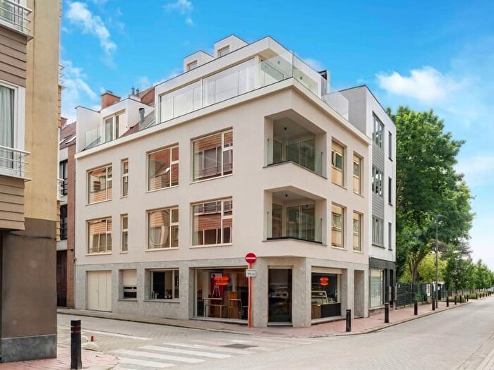 8-kamerhuis te koop in Heist-aan-Zee