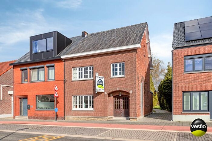 9-kamerhuis te koop in Nieuwerkerken (3850)