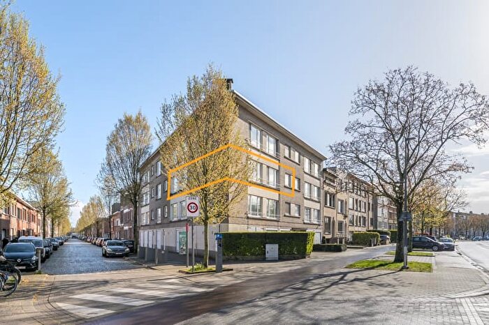 11-kamerappartement te koop in Deurne (2100)