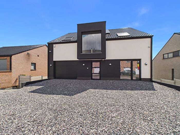 6-kamerhuis te koop in La Louvière Maurage