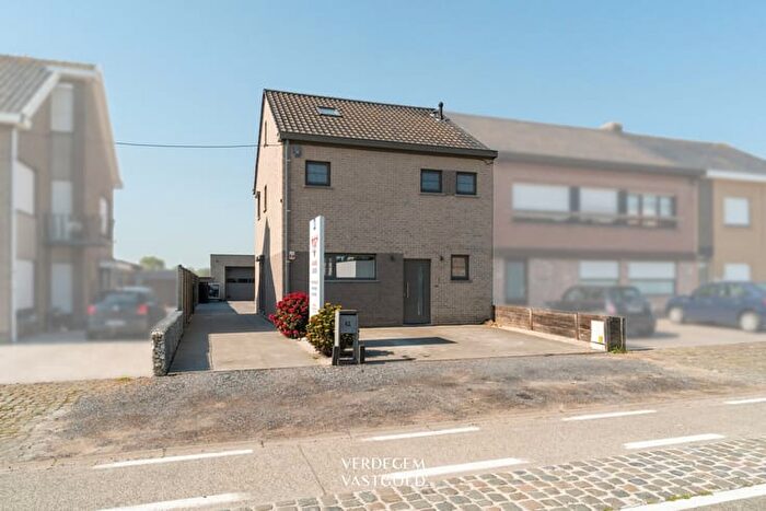 4-kamerhuis te koop in OOSTEEKLO