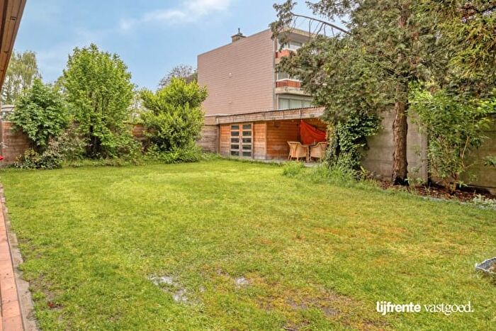 11-kamerappartement te koop in Merksem