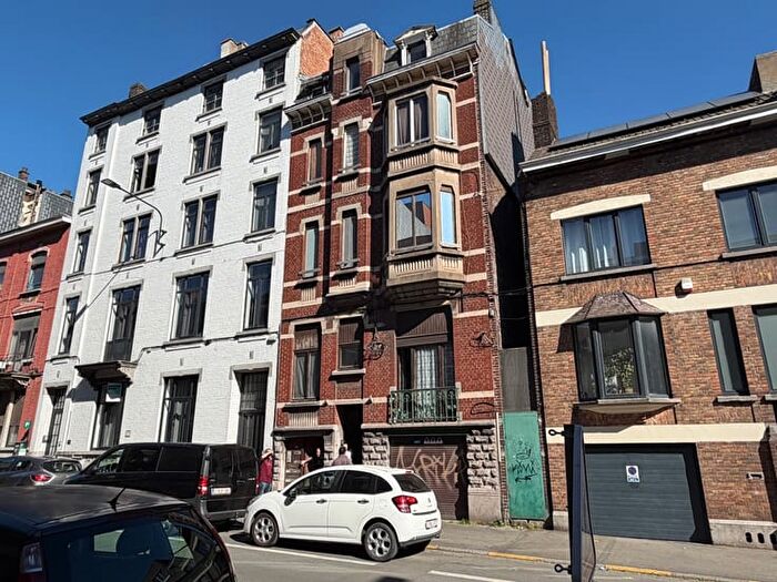 9-kamerhuis te koop in Charleroi