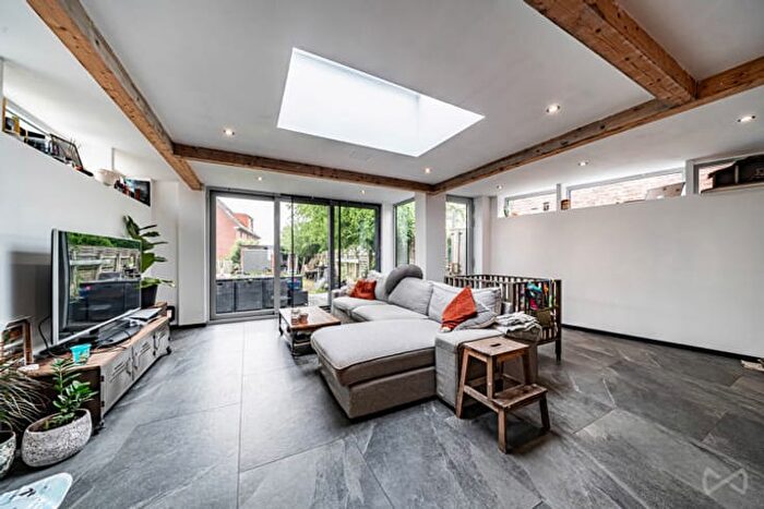 12-kamerhuis te koop in Loverval