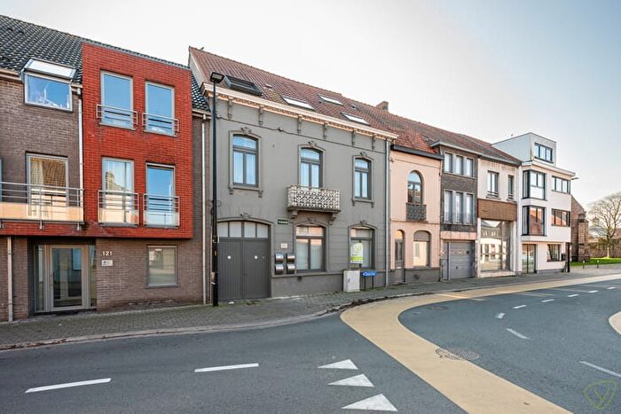 9-kamerappartement te koop in Sint-Laureins