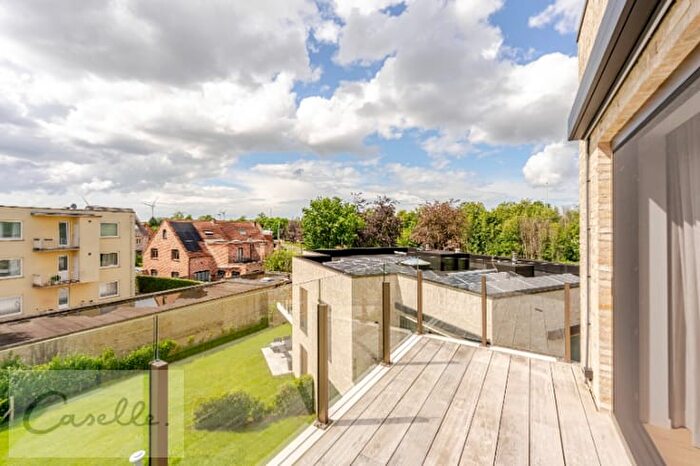 11-kamerappartement te koop in Oostkamp