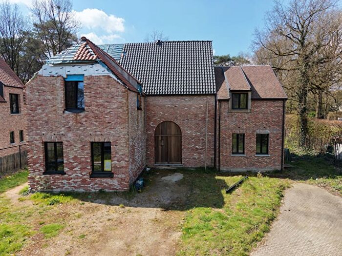 11-kamerhuis te koop in Brecht