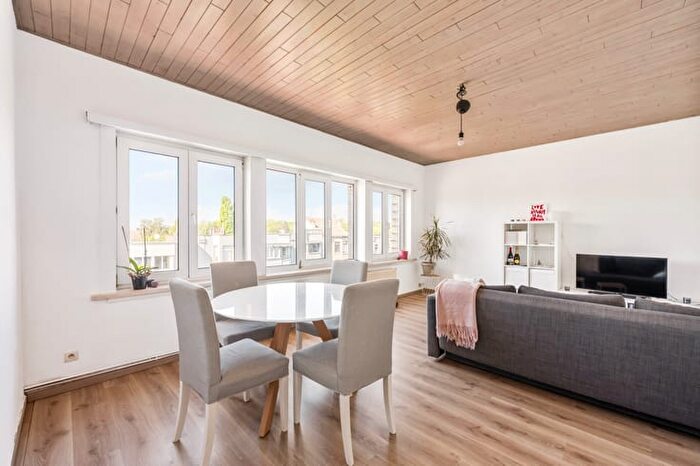 8-kamerappartement te koop in Merksem