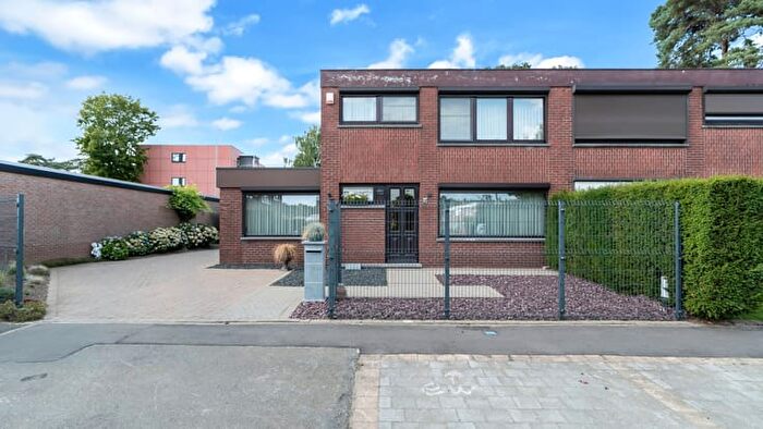 14-kamerhuis te koop in Genk