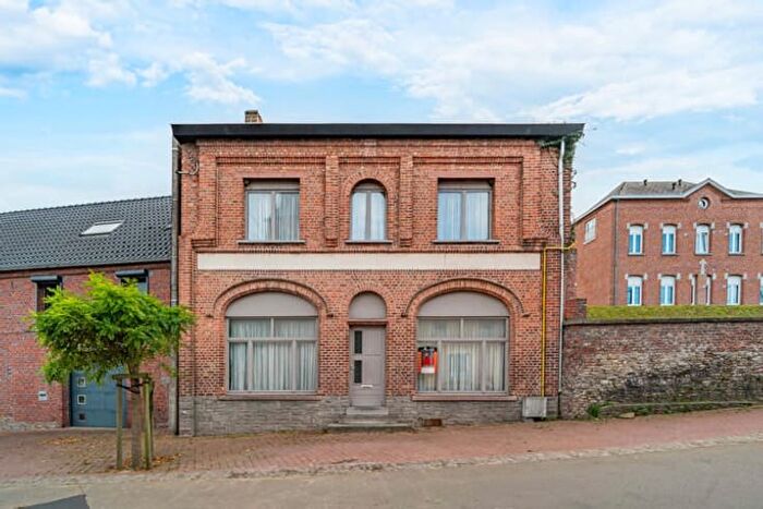 18-kamerhuis te koop in Dour