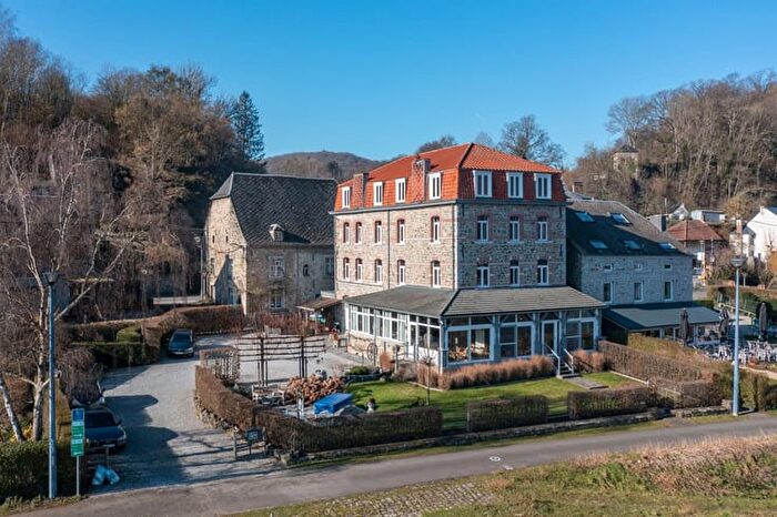 18-kamerhuis te koop in ANNEVOIE-ROUILLON