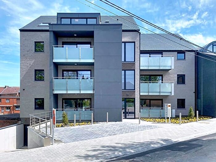 8-kamerappartement te huur in Fontaine-l'Évêque