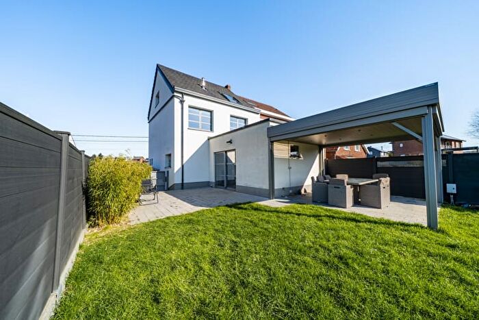 14-kamerhuis te koop in Mont-sur-Marchienne