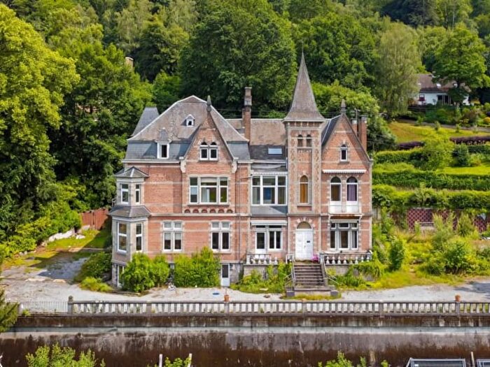 18-kamerhuis te koop in Yvoir