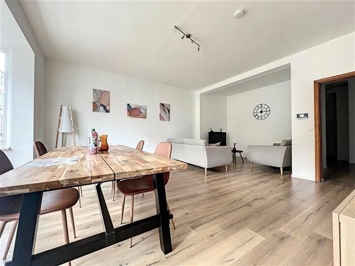 10-kamerappartement te huur in Charleroi