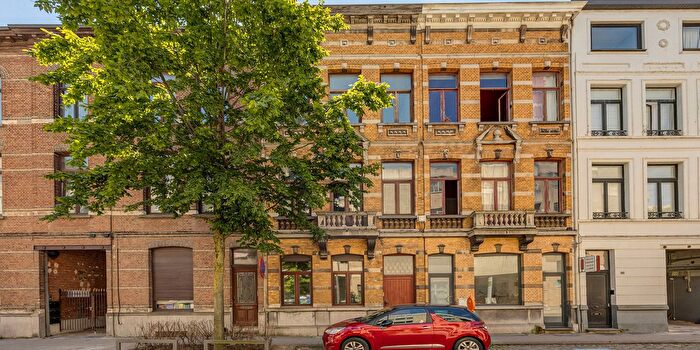 9-kamerhuis te koop in Berchem