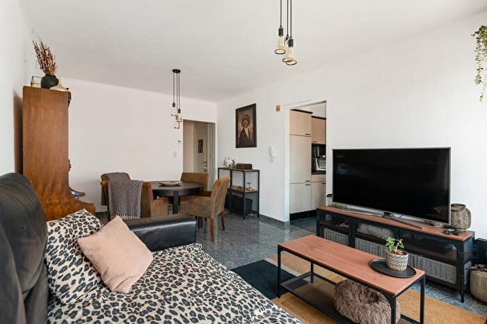 11-kamerappartement te koop in Schoten