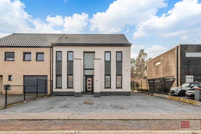 17-kamerhuis te koop in Maasmechelen