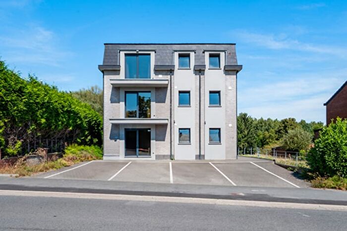 9-kamerappartement te koop in Roux
