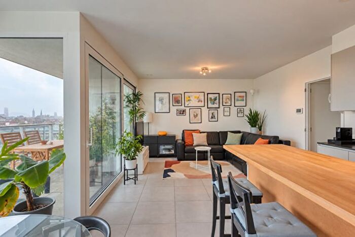 12-kamerappartement te koop in Gent
