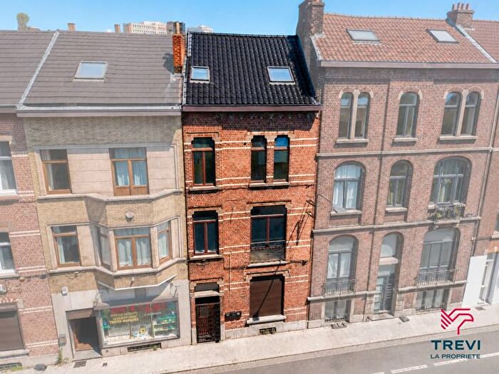 9-kamerhuis te koop in CHARLEROI