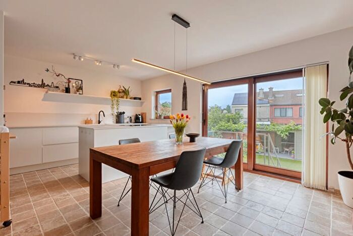 12-kamerhuis te koop in Merksem