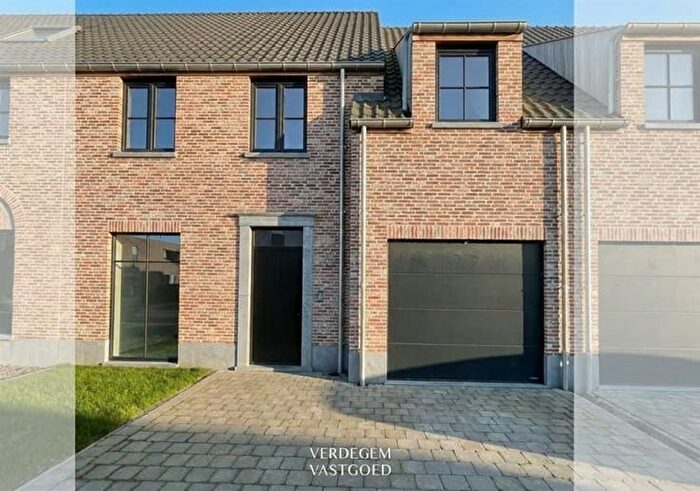 5-kamerhuis te koop in OOSTEEKLO
