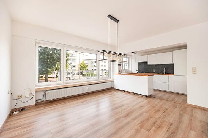 10-kamerappartement te koop in Merksem