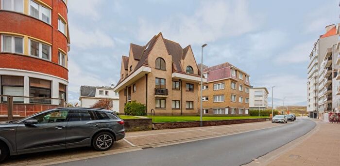 11-kamerappartement te koop in Duinbergen
