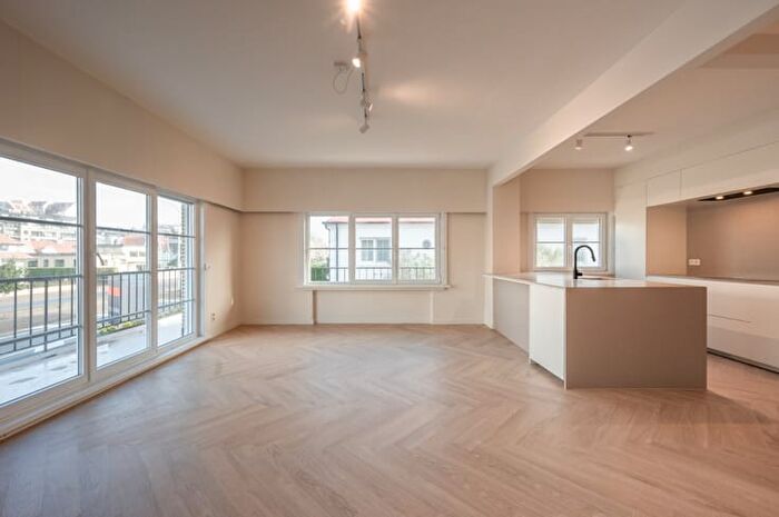 11-kamerappartement te koop in Duinbergen